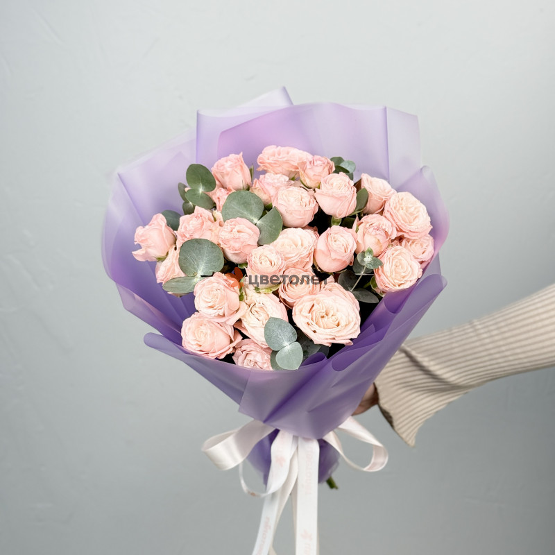 Букет из 7 кустовых пионовидных роз